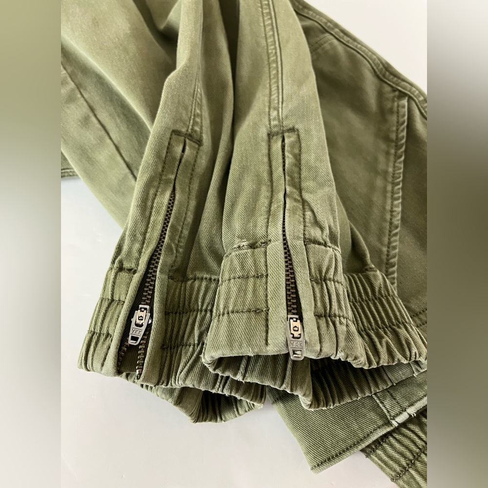Spanx Stretch Twill Pull On Cargo Jogger in Darkened Olive Size Large - Picture 10 of 14